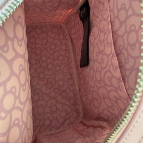 Sanrio Exclusive Hello Kitty Quilted Texture Puffy Hard Tag Loungefly Backpack - Picture 5 of 6